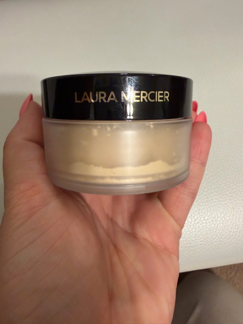 Laura Mercier Translucent Loose Setting Powder - Translucent - Picture 4 of 4
